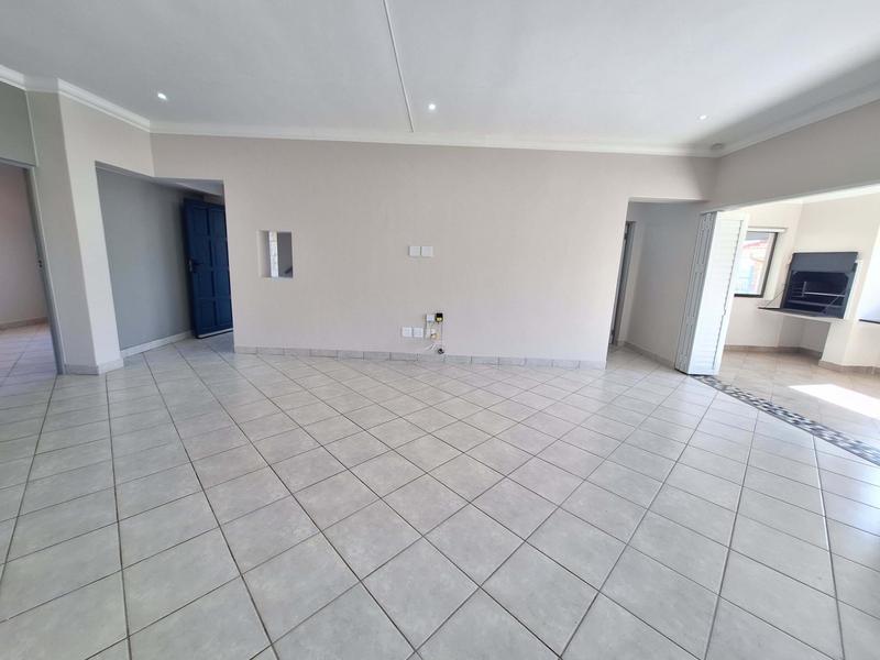 4 Bedroom Property for Sale in Hartenbos Heuwels Western Cape